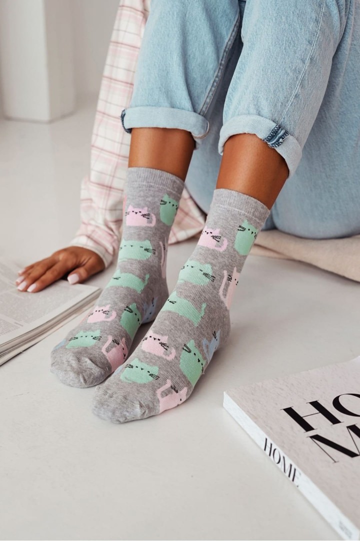 Bawełniane skarpetki damskie z kolorowymi kotami szyte w Polsce [4 wersje]