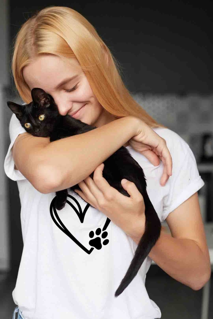 Koszulka z sercem i kocią łapką